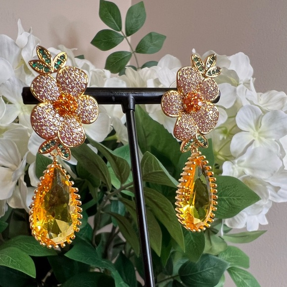 EYE CANDY LA • DANGLE FLOWER EARRINGS • NIB - Picture 5 of 6